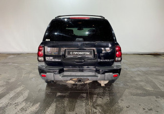 Подержанный автомобиль Chevrolet TrailBlazer 2003 года (5 фото)