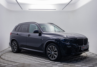 Подержанный автомобиль BMW X5 2021 года (3 фото)