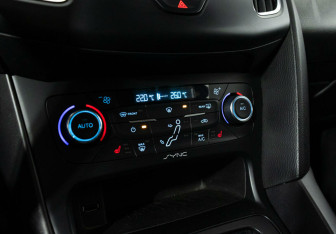 Подержанный автомобиль Ford Focus Hatchback 2018 года (11 фото)