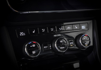 Подержанный автомобиль Skoda Superb Liftback 2017 года (18 фото)