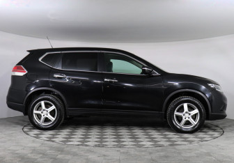 Подержанный автомобиль Nissan X-Trail 2015 года (4 фото)