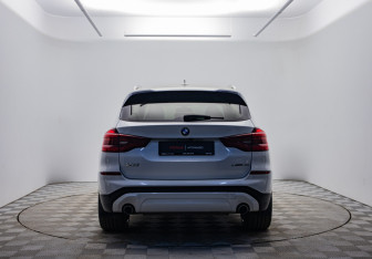 Подержанный автомобиль BMW X3 2020 года (6 фото)