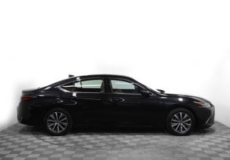 Подержанный автомобиль Lexus ES 2018 года (4 фото)