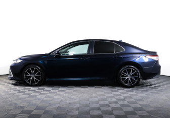 Подержанный автомобиль Toyota Camry Sedan 2020 года (8 фото)