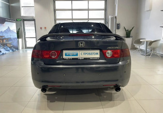 Подержанный автомобиль Honda Accord Sedan 2004 года (5 фото)