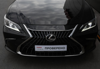 Подержанный автомобиль Lexus ES 2018 года (26 фото)
