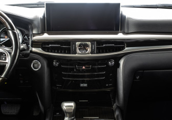 Подержанный автомобиль Lexus LX 2016 года (14 фото)
