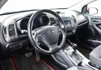 Подержанный автомобиль Kia Cerato Coupe 2013 года (7 фото)