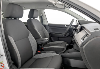 Подержанный автомобиль Skoda Rapid Liftback 2021 года (23 фото)