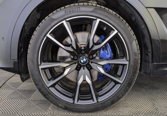 Подержанный автомобиль BMW X7 2021 года (12 фото)