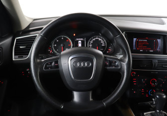Подержанный автомобиль Audi Q5 2011 года (18 фото)