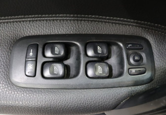 Подержанный автомобиль Volvo S60 2005 года (11 фото)