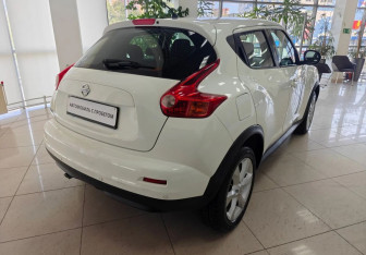 Подержанный автомобиль Nissan Juke 2012 года (5 фото)