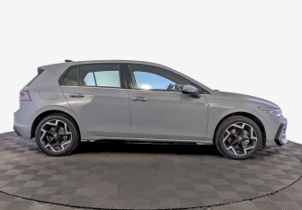 Подержанный автомобиль Volkswagen Golf Hatchback 2025 года (4 фото)