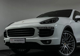 Подержанный автомобиль Porsche Cayenne 2015 года (22 фото)