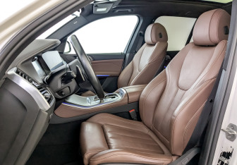 Подержанный автомобиль BMW X5 2020 года (20 фото)