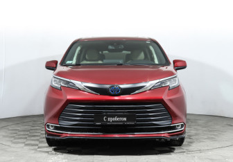 Подержанный автомобиль Toyota Sienna 2021 года (2 фото)
