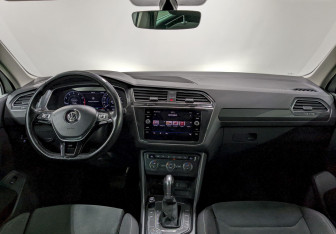 Подержанный автомобиль Volkswagen Tiguan 2017 года (23 фото)