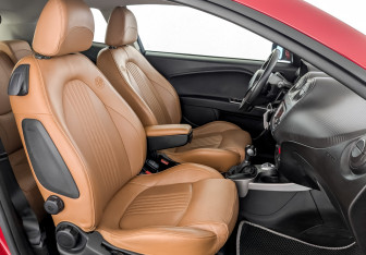 Подержанный автомобиль Alfa Romeo MiTo 2014 года (23 фото)