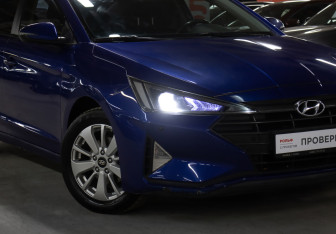 Подержанный автомобиль Hyundai Elantra Sedan 2019 года (19 фото)