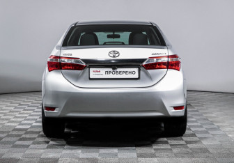 Подержанный автомобиль Toyota Corolla Sedan 2014 года (6 фото)