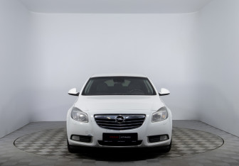 Подержанный автомобиль Opel Insignia Liftback 2011 года (2 фото)