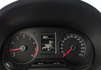 Подержанный автомобиль Volkswagen Polo Sedan 2015 года (15 фото)