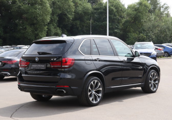 Подержанный автомобиль BMW X5 2013 года (5 фото)