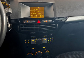 Подержанный автомобиль Opel Astra Wagon 2007 года (14 фото)