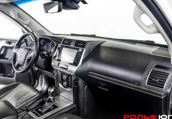 Подержанный автомобиль Toyota Land Cruiser Prado 2017 года (7 фото)
