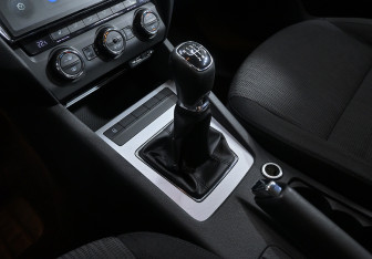 Подержанный автомобиль Skoda Octavia Liftback 2014 года (14 фото)