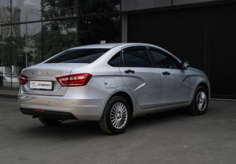 Подержанный автомобиль LADA (ВАЗ) Vesta Sedan 2017 года (4 фото)