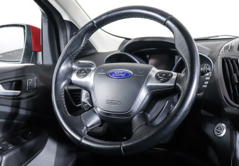 Подержанный автомобиль Ford Kuga 2013 года (12 фото)