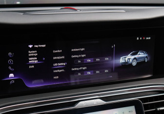 Подержанный автомобиль Hongqi E-HS9 2023 года (34 фото)