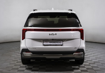 Подержанный автомобиль Kia Carnival 2025 года (6 фото)