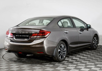 Подержанный автомобиль Honda Civic Sedan 2013 года (3 фото)