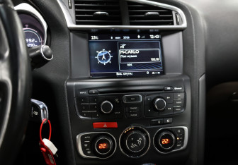 Подержанный автомобиль Citroen DS4 2012 года (17 фото)