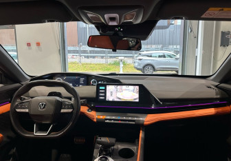 Подержанный автомобиль Changan UNI-V 2023 года (15 фото)