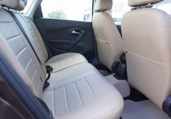 Подержанный автомобиль Volkswagen Polo Sedan 2015 года (10 фото)