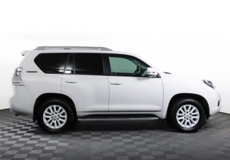 Подержанный автомобиль Toyota Land Cruiser Prado 2011 года (4 фото)