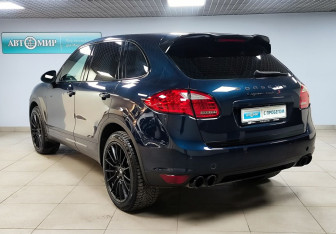 Подержанный автомобиль Porsche Cayenne 2012 года (7 фото)