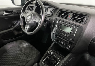 Подержанный автомобиль Volkswagen Jetta Sedan 2014 года (9 фото)