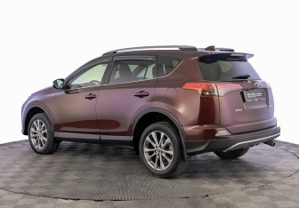Подержанный автомобиль Toyota RAV4 2016 года (7 фото)
