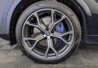 Подержанный автомобиль BMW X6 2021 года (12 фото)