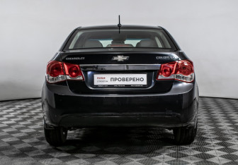 Подержанный автомобиль Chevrolet Cruze Sedan 2010 года (6 фото)