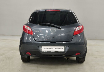 Подержанный автомобиль Mazda 2 Hatchback 2008 года (6 фото)