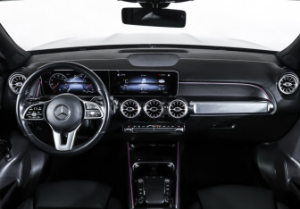 Подержанный автомобиль Mercedes-Benz GLB 2021 года (17 фото)