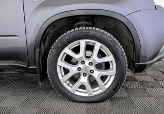 Подержанный автомобиль Nissan X-Trail 2014 года (18 фото)