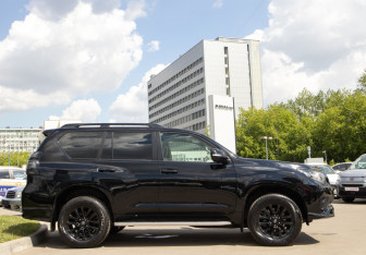 Подержанный автомобиль Toyota Land Cruiser Prado 2021 года (3 фото)