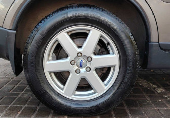 Подержанный автомобиль Volvo XC90 2008 года (13 фото)